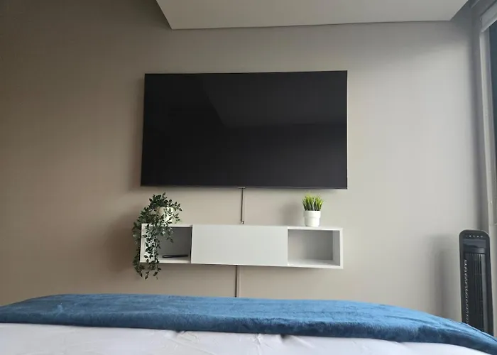 Apartamento Balconied Peaceful In High-rise With Amenities